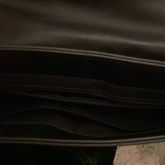 Guess - Picture 3 of 3